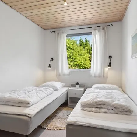 Σπίτι διακοπών 4 Bedroom Cozy In *