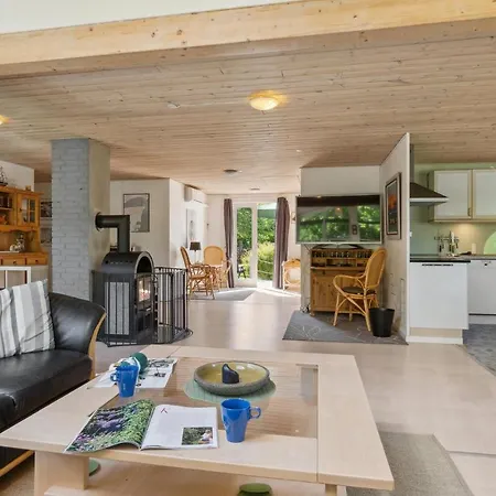 4 Bedroom Cozy In Σπίτι διακοπών *