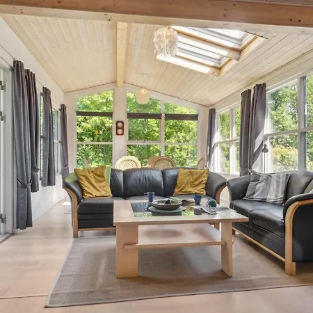 4 Bedroom Cozy In