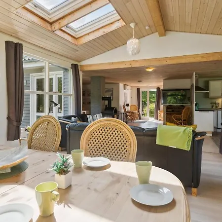 4 Bedroom Cozy In Σπίτι διακοπών *