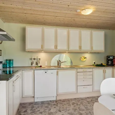 4 Bedroom Cozy In Σπίτι διακοπών Storvorde