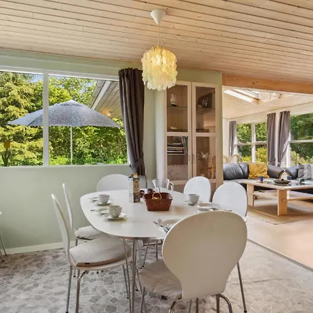 4 Bedroom Cozy In